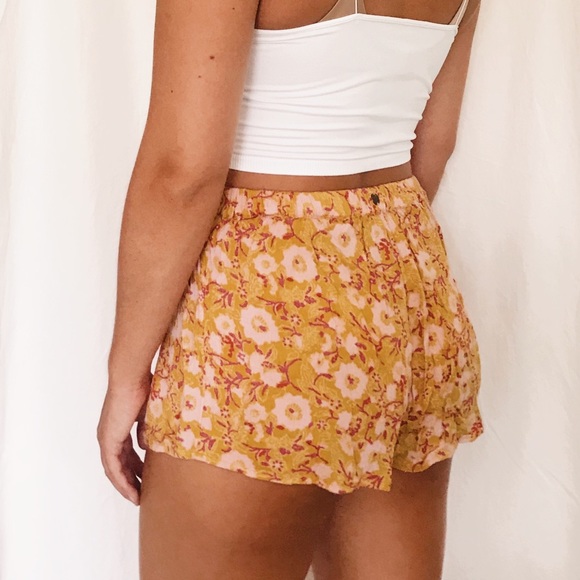 billabong - flowy floral shorts - Picture 2 of 2